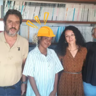 La jeune Issaky entourée de l'équipe de L'ATELIER Architectes et Ingénieurs